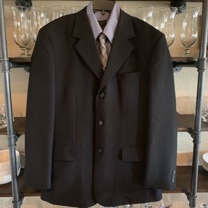Men’s Suit with Shirt and Tie!